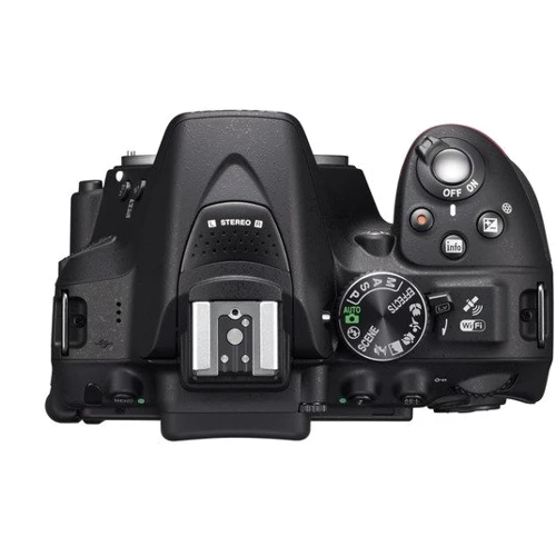 Nikon D5300 Kit (18-140mm) VR: Размер матрицы, мм 23.6x15.6