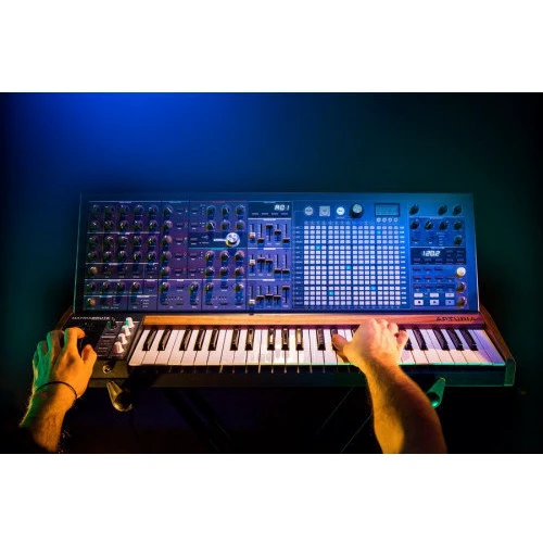 Синтезатор аналоговый Arturia MatrixBrute+Flightcase