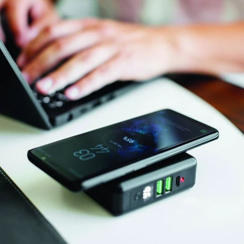 Зарядное устройство Adonit Wireless Charging with Power Bank 6700mAh Travel Cube Black (3124-17-07-A): Количество USB-портов 3