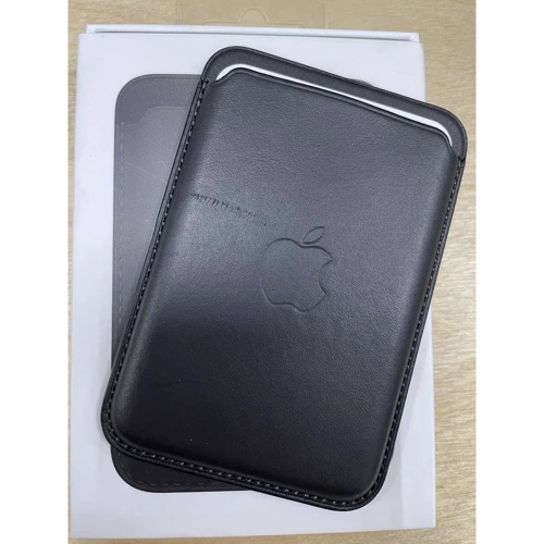 Apple Leather Wallet with MagSafe Black (MHLR3) (Аксесуари для iPhone)(78507273): Причина уцінки Царапина на устройстве