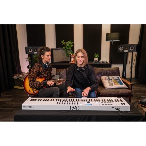 MIDI-клавиатура Arturia KeyLab Essential 88: Размер клавиш Полноразмерные