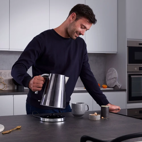 Электрочайник Russell Hobbs 25240-70 Geo Steel: Объем, л 1.2