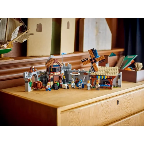 Конструктор LEGO Creator Середньовічний замок із лицарем на коні (31168) фото 10