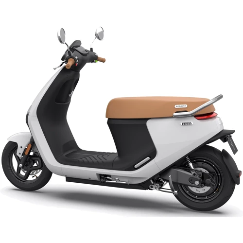 Електроскутер Segway-Ninebot E125S, White: Особливості Вантажний, Двомісний, З багажником, З великим запасом ходу, З кермом, З сидінням