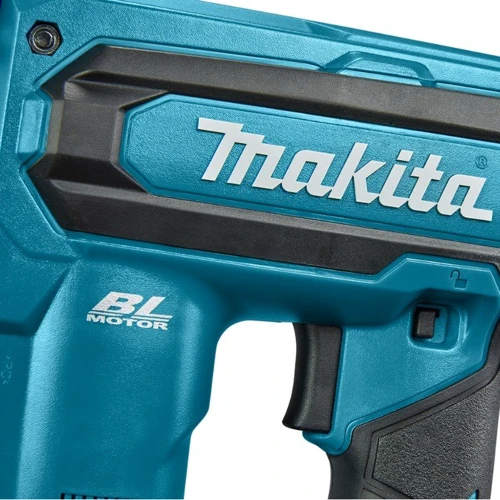 Цвяхів-забивач Makita PT001GD101
