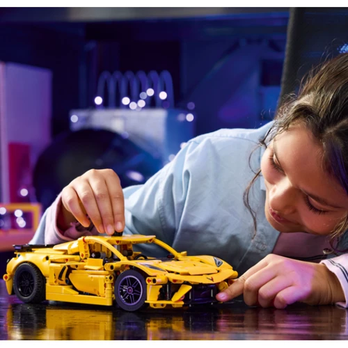 Конструктор LEGO Technic Chevrolet Corvette Stingray 732 детали (42205) фото 4