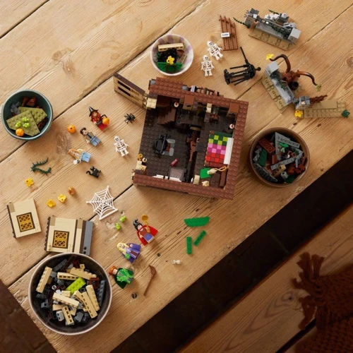 Конструктор Lego Disney Hocus Pocus The Sanderson Sisters Cottage Фокус-покус Діснея: Котедж сестер Сандерсон (21341) фото 15