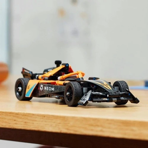 Конструктор LEGO Technic Автомобиль для гонки NEOM McLaren Formula E 452 детали (42169): Количество деталей, шт. 452