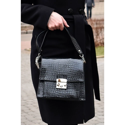 Жіноча сумка-сетчел ARTiS Bags чорна (17136103): Фактура глянцевий, Тиснення