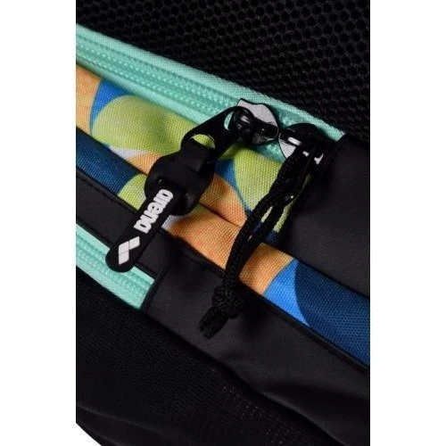 Рюкзак Рюкзак Arena SPIKY III BACKPACK 45 ALLOVER 45L мультиколор Уни 54x36x27 см (006272-120): Дополнительно Плечевые лямки регулируемые, передний карман, изолированное нижнее отделение, внутреннее отделение для сухих/мокрых вещей, эргономичная спина, Влагозащита, боковые карманы