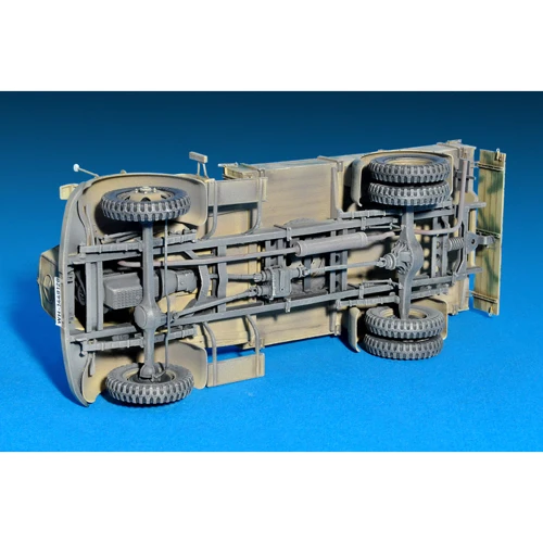 Сборная модель MiniArt Немецкий полноприводный грузовой автомобиль MB L1500A (MA35150) фото 5