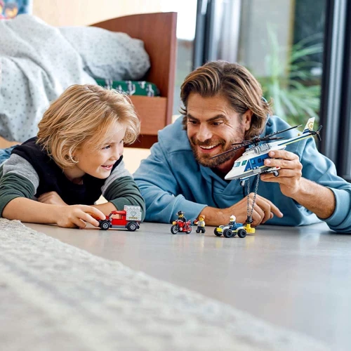 Конструктор LEGO City Погоня на поліцейському вертольоті (60243): Серія City