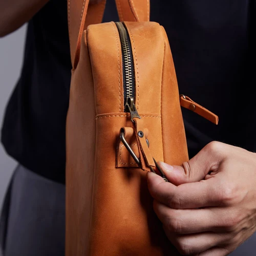 INCARNE Handmade Leather Laptop bag Bruno Cognac for MacBook 15-16": Материал Кожа