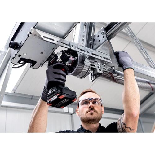 Гайковерт Metabo SSW 18 LT 300 BL (602398840): Харчування от аккумулятора