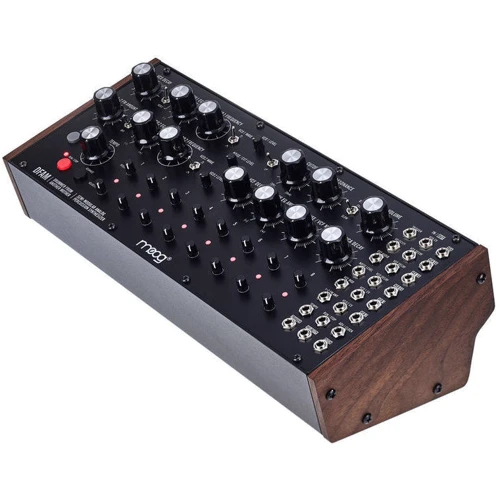 Аналоговий синтезатор MOOG DFAM: Живлення Блок питания