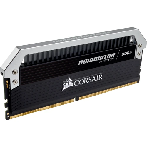 Corsair 32 GB (4x8GB) DDR4 3000 MHz Dominator Platinum (CMD32GX4M4C3000C15): Производитель Corsair