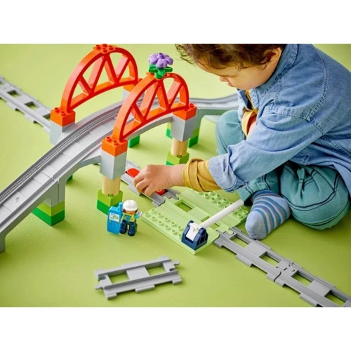 Конструктор LEGO DUPLO Дополнительный набор. Железнодорожный мост и пути 42 детали (10426) фото 5