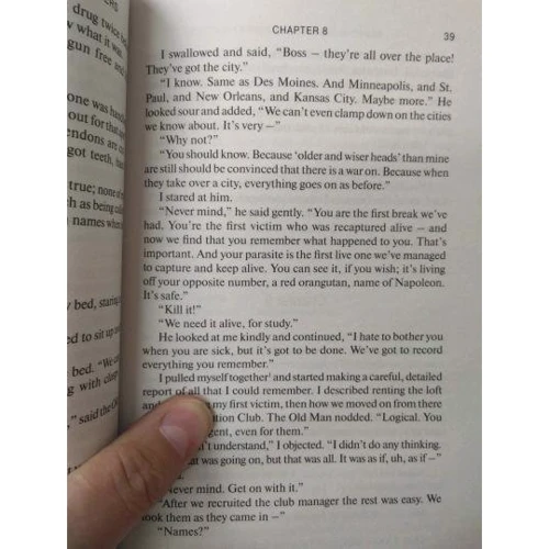 Robert Heinlein: The Puppet Masters. рівень B2: Обкладинка М'яка