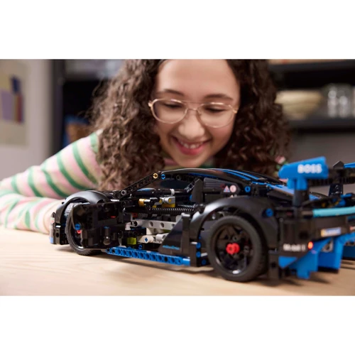 Конструктор LEGO Technic Автомобиль для гонки Porsche GT4 e-Performance (42176): Серия TECHNIC