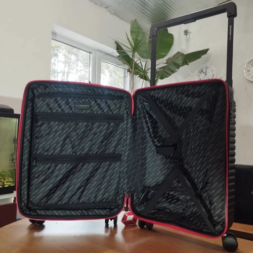 Чемодан Swissbrand Nara (S) Black/Red (SWB_LHNAA010S): Страна производитель Китай