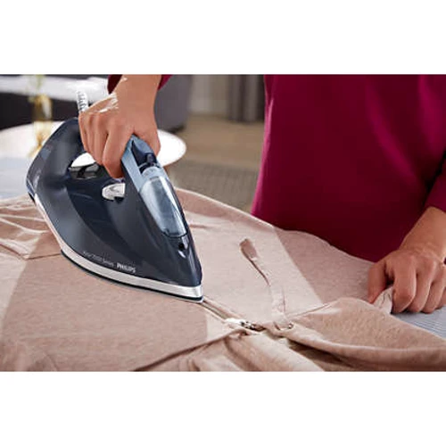 Утюг Philips DST7020/20: Материал подошвы SteamGlide Plus
