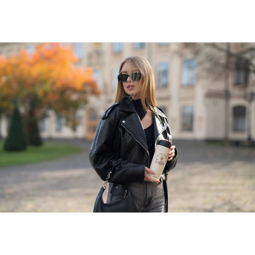 Термокружка Ardesto Coffee Time 450 мл бежевая (AR2645C): Особенности BPA Free, Нескользящее дно, Питьевое отверстие, Открытие одной рукой