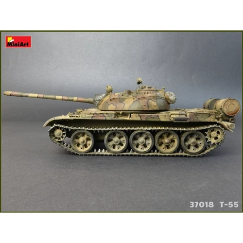 Сборная модель MiniArt Советский средний танк Т-55 образца 1963 г. с интерьером (MA37018) фото 12