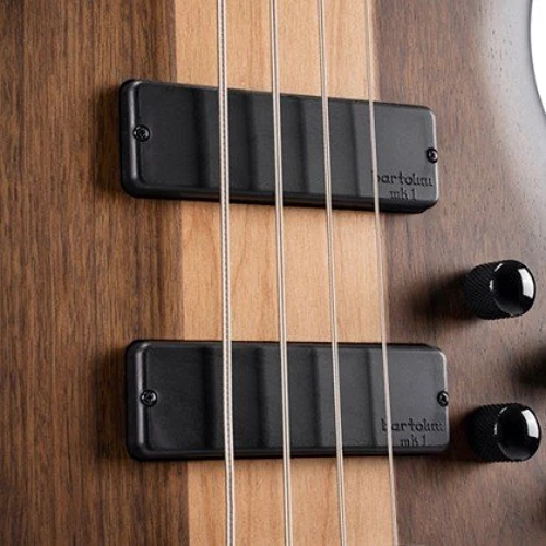 Бас-гітара CORT C4 Plus OVMH (Antique Brown Burst): Матеріал корпусу Червоне дерево + клен із топом із овангколу