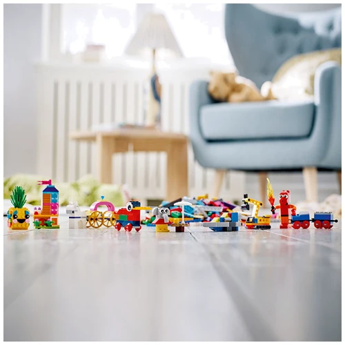 Конструктор LEGO Classic 90 лет игры (11021) фото 7