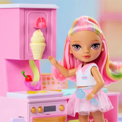 Игровой набор с куклой Rainbow High серии Littles – Кондитерская Кенди (522058) фото 3