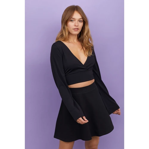 Спідниця H & M 1896268 44 чорна кльош до середини стегна: Фасон Кльош