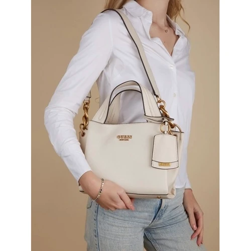 Женская сумка тоут GUESS ZED SMALL GIRLFRIEND CARRYALL молочная (HWVB8683220-STO): Материал Искусственная кожа