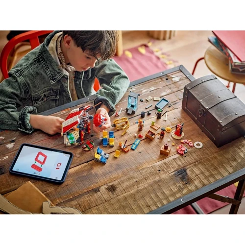 Конструктор LEGO ONE PIECE Цирковая палатка клоуна Багги (75637)