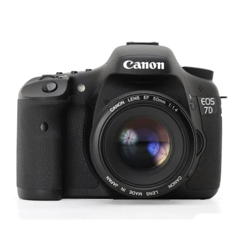 Canon EOS 7D Kit (15-85mm) IS: Тип матрицы CMOS