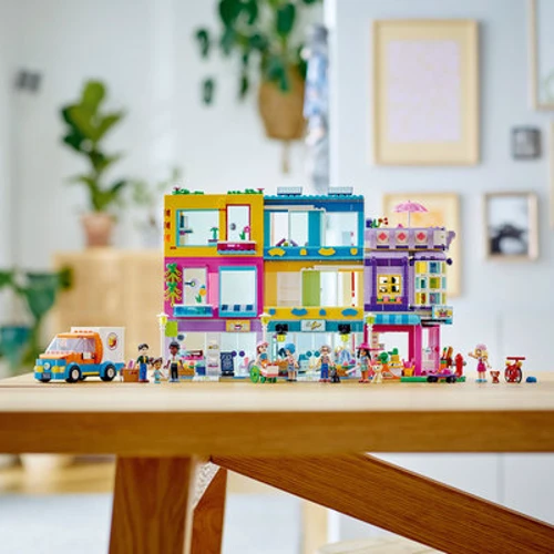 Конструктор LEGO Friends Большой дом на главной улице (41704): Рекомендуемый возраст 8+