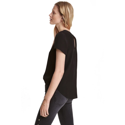 Блуза H&M 3895374 42 черная с коротким рукавом: Сезон Лето