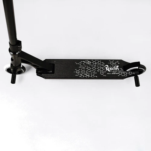 Самокат трюковый Best Scooter Reactor Black and White (112773): Конструкция рамы цельная