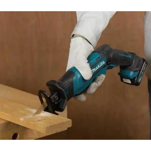 Сабельная пила Makita JR105DWAE: Работа от аккумулятора Есть
