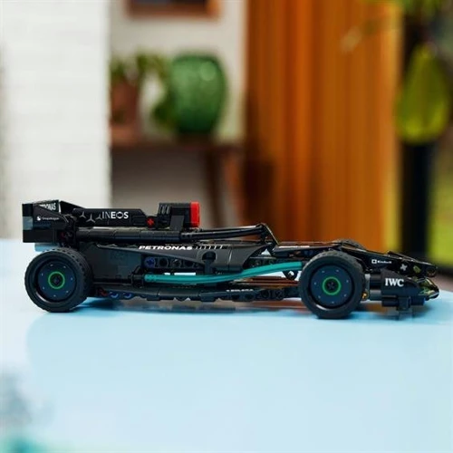 Конструктор LEGO Technic Mercedes-AMG F1 W14 E Performance Pull-Back 240 деталей (42165) фото 9