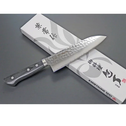 Ніж кухонний Kanetsune KC-940 Santoku 165 мм (3989.00.84): Особливості Эргономичность