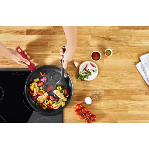 Tefal Daily Chef 26 см (G2730572): Антипригарное покрытие Titanium