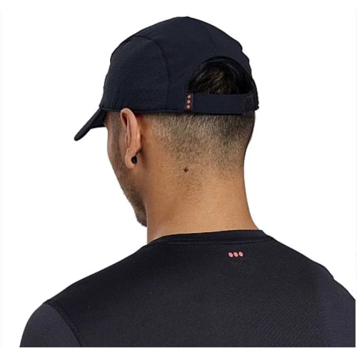 Бейсболка Saucony Outpace Hat Black черная (900013-BKGR) фото 2