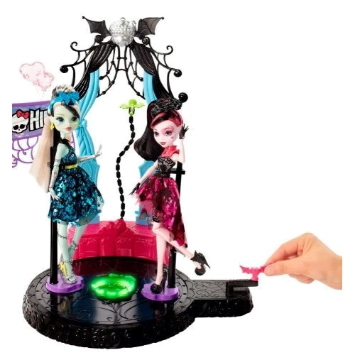 Игровой набор Mattel, Monster High Вечеринка с Дракулаурой (DNX68)