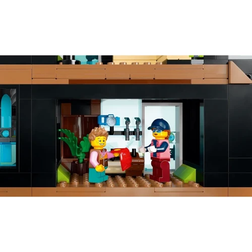 Конструктор LEGO City Горнолыжный и скалолазный центр (60366): Серия City