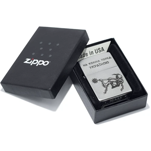Зажигалка Zippo На коліна перед Україною (205 HK) фото 4