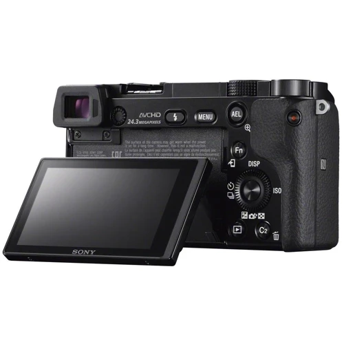 Sony Alpha 6000 Kit 16-50mm + 55-210mm Black: Размер матрицы 23.5x15.7 мм