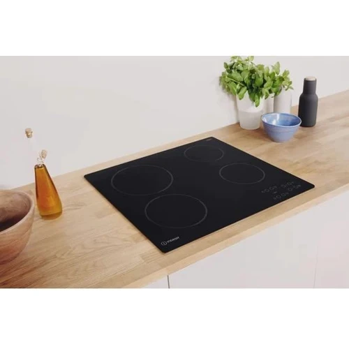 Варильна поверхня електрична Indesit RI 161 C: Робоча поверхня склокераміка