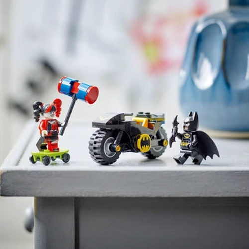 Конструктор LEGO DC Batman Бетмен проти Харлі Квін (76220): Рекомендований вік от 4 лет