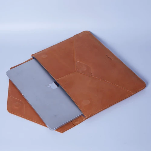 INCARNE Handmade Leather Cover Magnetic Message Cognac for MacBook Air 15" M3 | M2 (2024 | 2023): Совместимость MacBook Air 15" M3 | M2 (2024 | 2023)