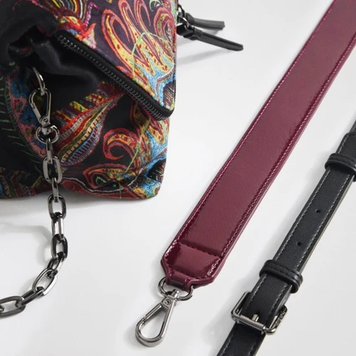 Жіноча сумка через плече Desigual чорна (8445110228371): Тип Сумки
